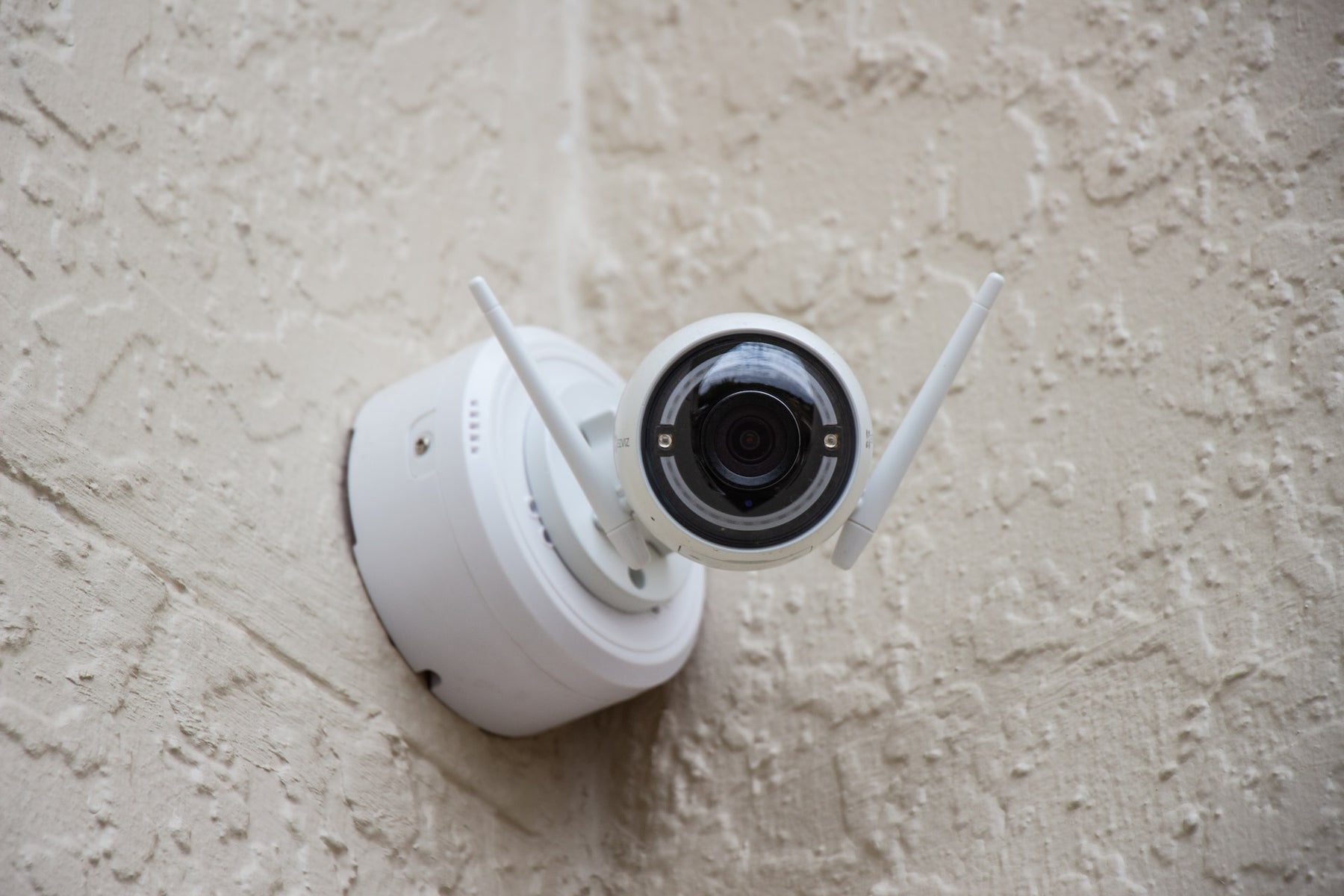 Choosing the Right Security Camera System for Your Home: A Comprehensive Guide